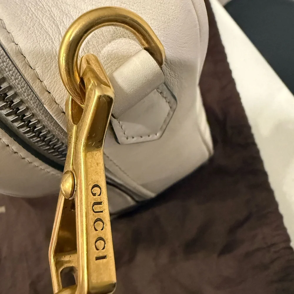 Gucci Cream Quilted Crossbody Bag with Gold Accents - Picture 6 of 13